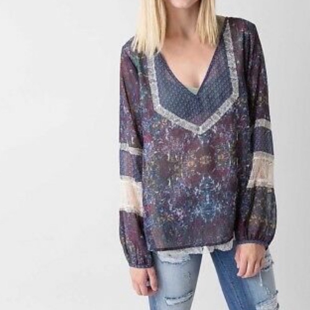 Gimmicks by BKE Boho Floral Lace Blouse size M